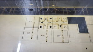 Режем фанеру для кондуктора для сборки маленькой лампады